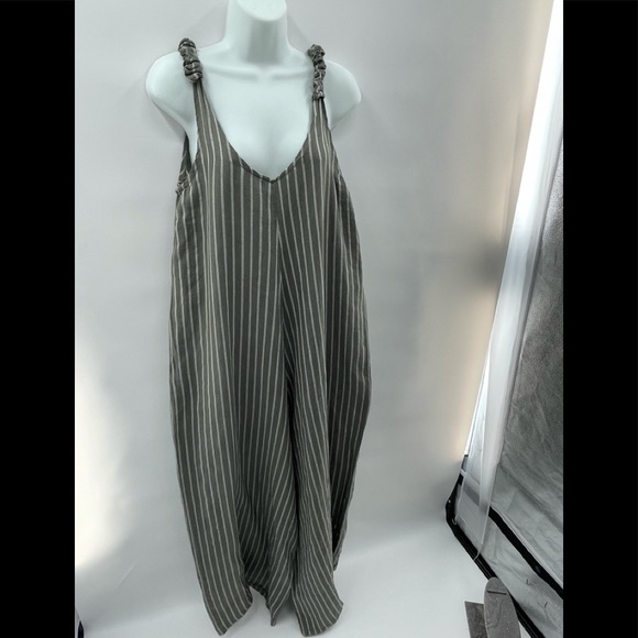 Pure Venice linen romper - Picture 15 of 15